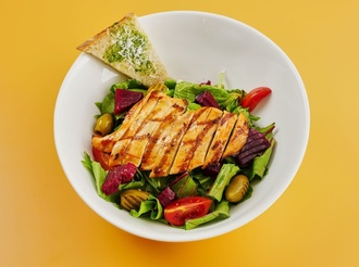 Izgara Tavuklu Salata görseli