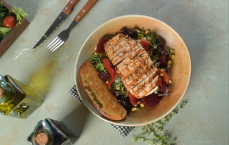 Izgara Tavuklu Salata görseli