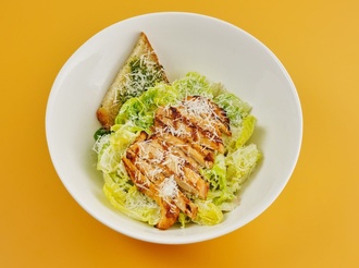 Sezar Soslu Tavuklu Salata görseli
