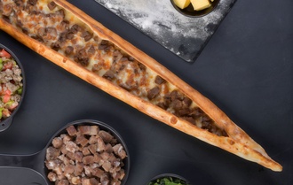 Kavurmalı Kaşarlı Pide görseli