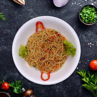 Sebzeli Noodle görseli