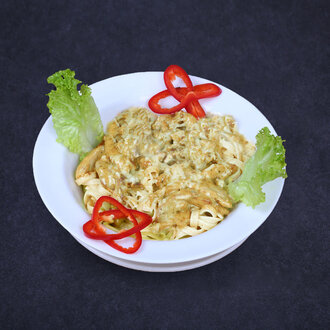 Fesleğen Soslu Tavuklu Spagetti görseli
