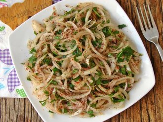 Sumaklı Soğan Salata görseli