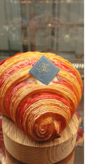 Frambuazlı Kruvasan görseli