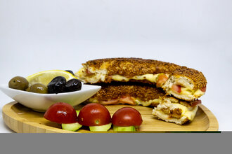 Kaşarlı Domatesli Simit görseli