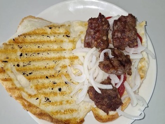 Üç Çeyrek Ekmek Izgara Köfte görseli