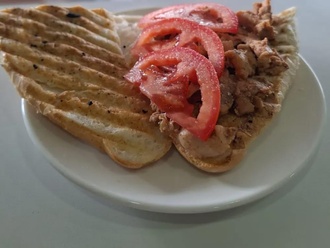 Tam Ekmek Tavuk İncik & Ayran Menü görseli