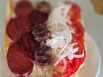 Tam Ekmek Köfte & Sucuk görseli