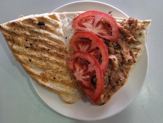 Yarım Ekmek Tavuk İncik & İçecek Menü görseli