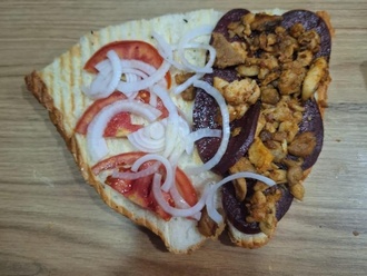 Bütün Ekmek Tavuk & Sucuk görseli