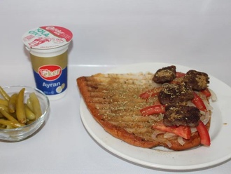 Yarım Ekmek Izgara Köfte & Ayran Menü görseli