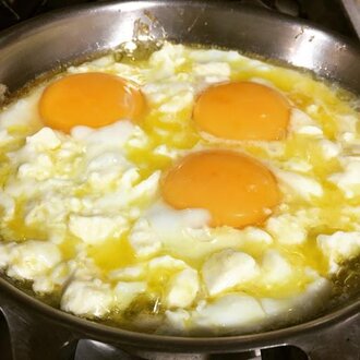 Sahanda Kaşarlı Yumurta görseli