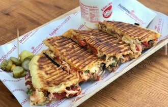 Bazlama Karışık Tost görseli