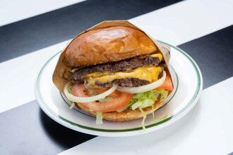 Café De Cheeseburger görseli