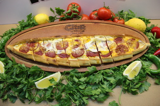 Sucuklu Yumurtalı Pide görseli