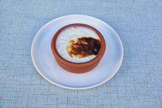 Güveçte Cevizli Fırın Sütlaç görseli