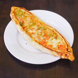 Kaşarlı Tavuklu Pide görseli