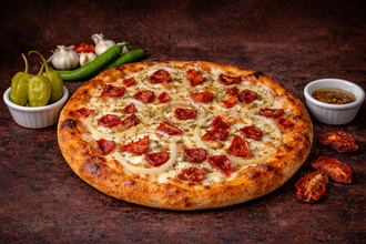 Kuru Domatesli Akdeniz Pizza (Büyük Boy) görseli