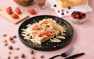 Beyaz Çikolatalı Çilekli Waffle görseli