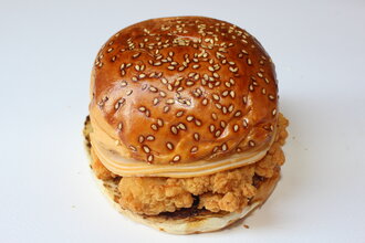 Tütsülü Smash Chicken Burger görseli