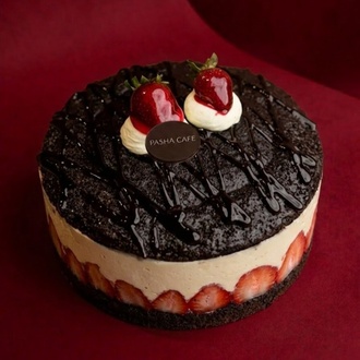 Çilekli & Islak Kekli Pasta (8 Kişilik) görseli
