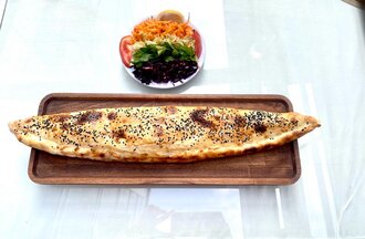 Kapalı Pastırmalı Kaşarlı Pide görseli