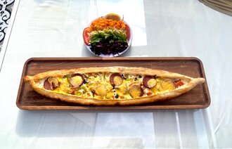 Sebzeli Sucuklu Atom Pide görseli