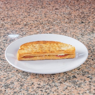 Dana Sucuklu Ayvalık Tostu görseli