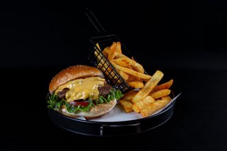 Cheeseburger & Patates Kızartması görseli
