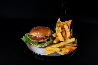 Tavuk Burger & Patates Kızartması görseli