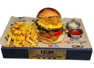 Köri Soslu Burger görseli