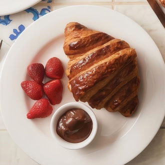 Çikolatalı Fındık Kremalı Croissant görseli