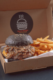 Black Mushroom Burger görseli