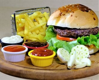 Sarımsak Soslu Burger görseli