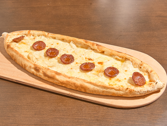 Kaşarlı Sucuklu Pide görseli