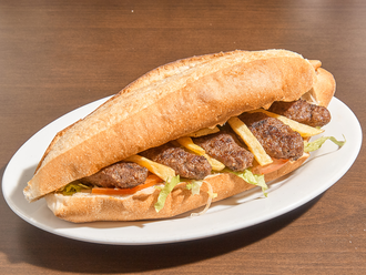 Tam Ekmek Arası Köfte görseli