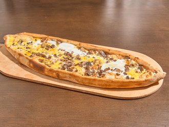 Kavurmalı Kaşarlı Yumurtalı Pide görseli