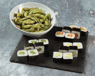 Vegan Maki Set (18 Pcs.) & Edamame görseli