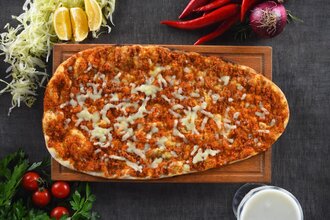 Kaşarlı Urfa Lahmacun görseli