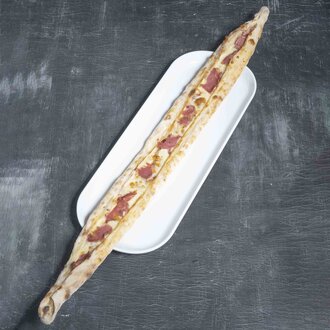 Kaşarlı Sucuklu Pide görseli