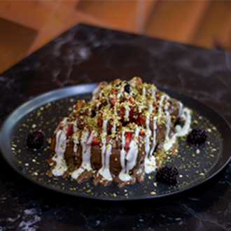 Sütlü & Beyaz Çikolatalı Çilekli Waffle görseli