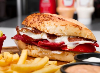 İzmir Kumru Sandviç + Patates + İçecek görseli