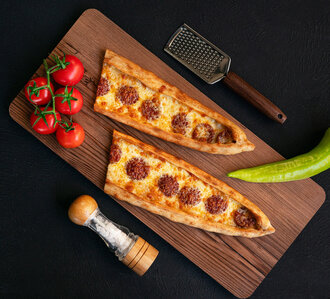 Sucuklu Kaşarlı Pide görseli