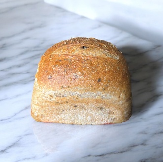 Ekşi Mayalı Zeytinli Kekikli Ekmek görseli