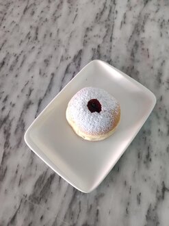 Cherry Filled Berliner görseli