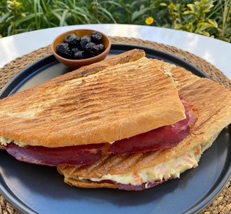 Pastırmalı Kaşarlı Tost görseli