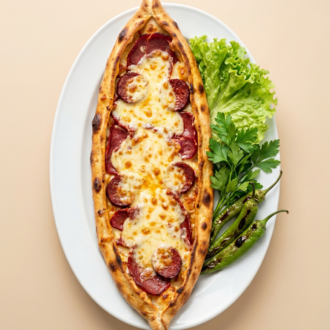 Pastırma Sucuklu Kaşarlı Pide görseli