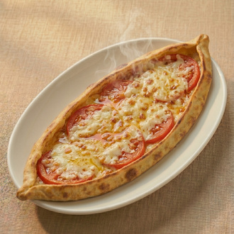 Kaşarlı Domatesli Pide görseli