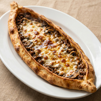 Kıymalı Mantarlı Kaşarlı Pide görseli
