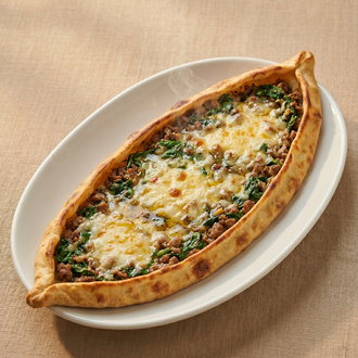 Ispanaklı Kıymalı Kaşarlı Pide görseli